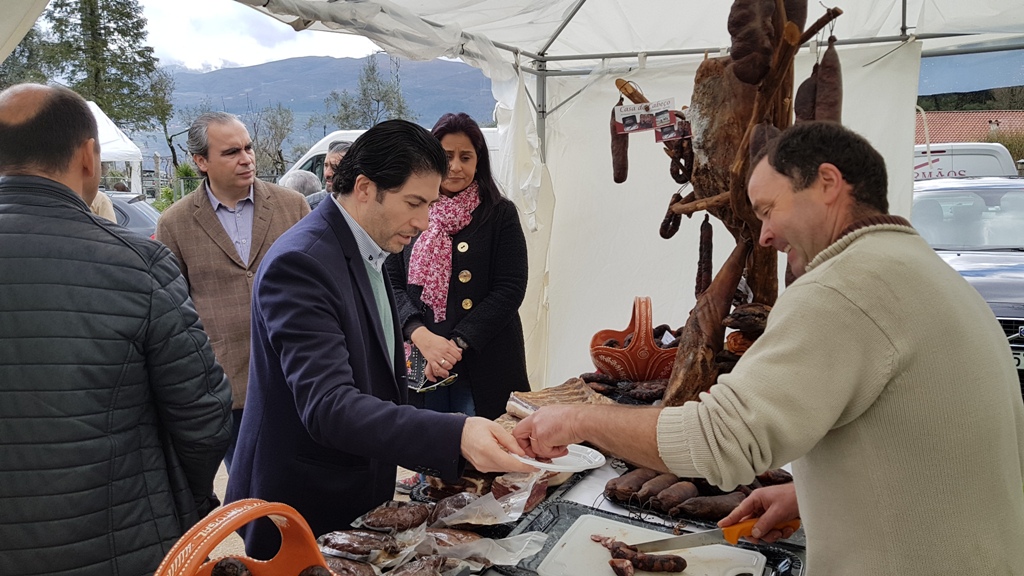 CAPA Presidente da CM na visita à feira