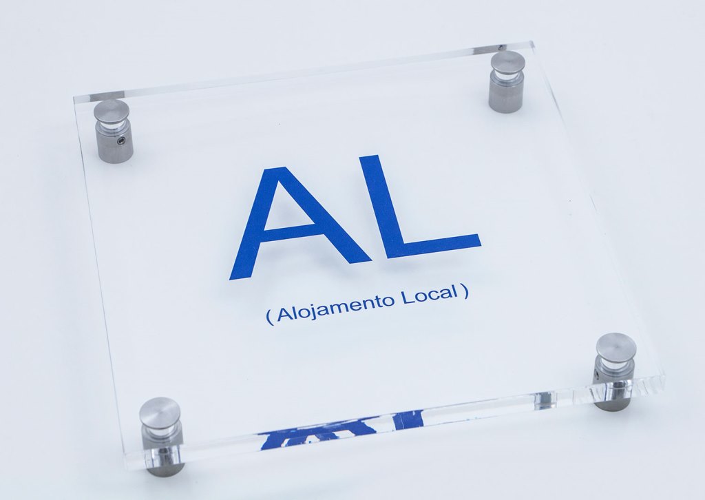 placa idenfiticativa alojamento local parede